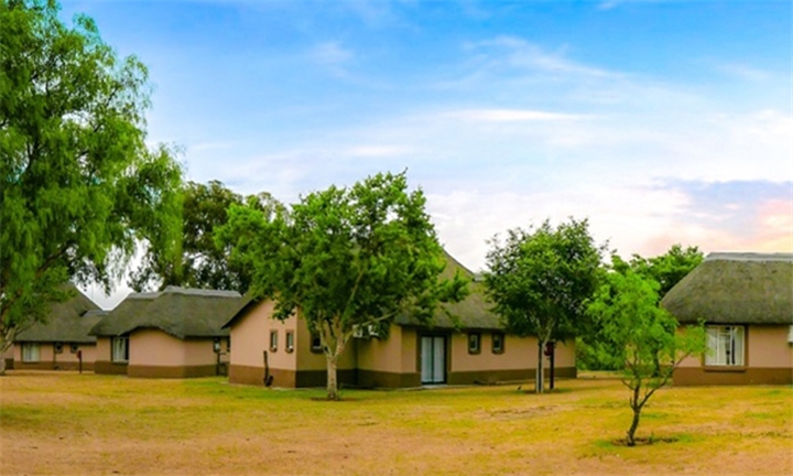 Hyperli Gauteng 1 Or 2 Night Stay For Four In A Self Catering Unit Including Access To Aquadome At Emerald Resort Casino