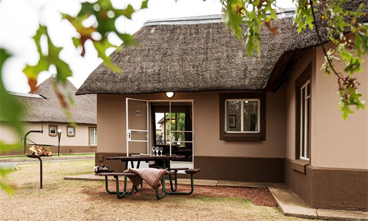 Hyperli Gauteng 1 Or 2 Night Stay For Four In A Self Catering Unit Including Access To Aquadome At Emerald Resort Casino