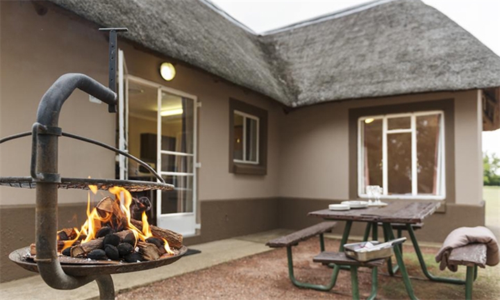 Hyperli Gauteng 1 Or 2 Night Stay For Four In A Self Catering Unit Including Access To Aquadome At Emerald Resort Casino